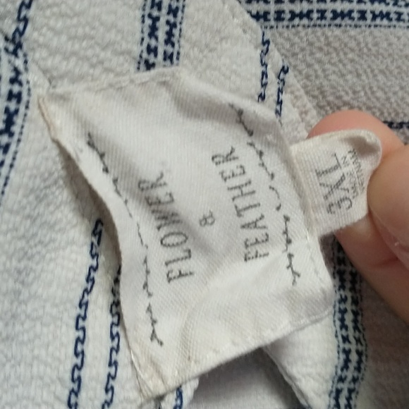 Flower & Feather Flutter Sleeve Striped Off the Shoulder Blouse Size 3X - Picture 3 of 3